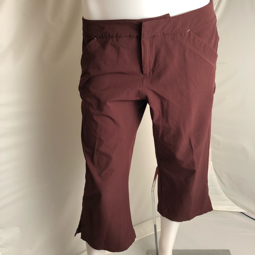 Under Armor performance brown capri pants